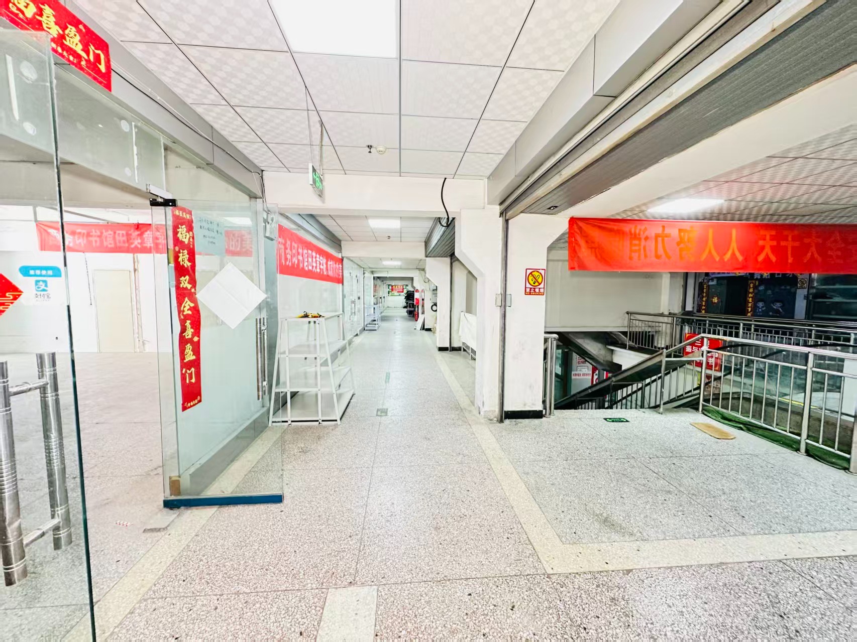 通和农贸产业园引入人工智能技术应用场景，推动AI与商业、零售、电商、企业服务等领域融合发展。