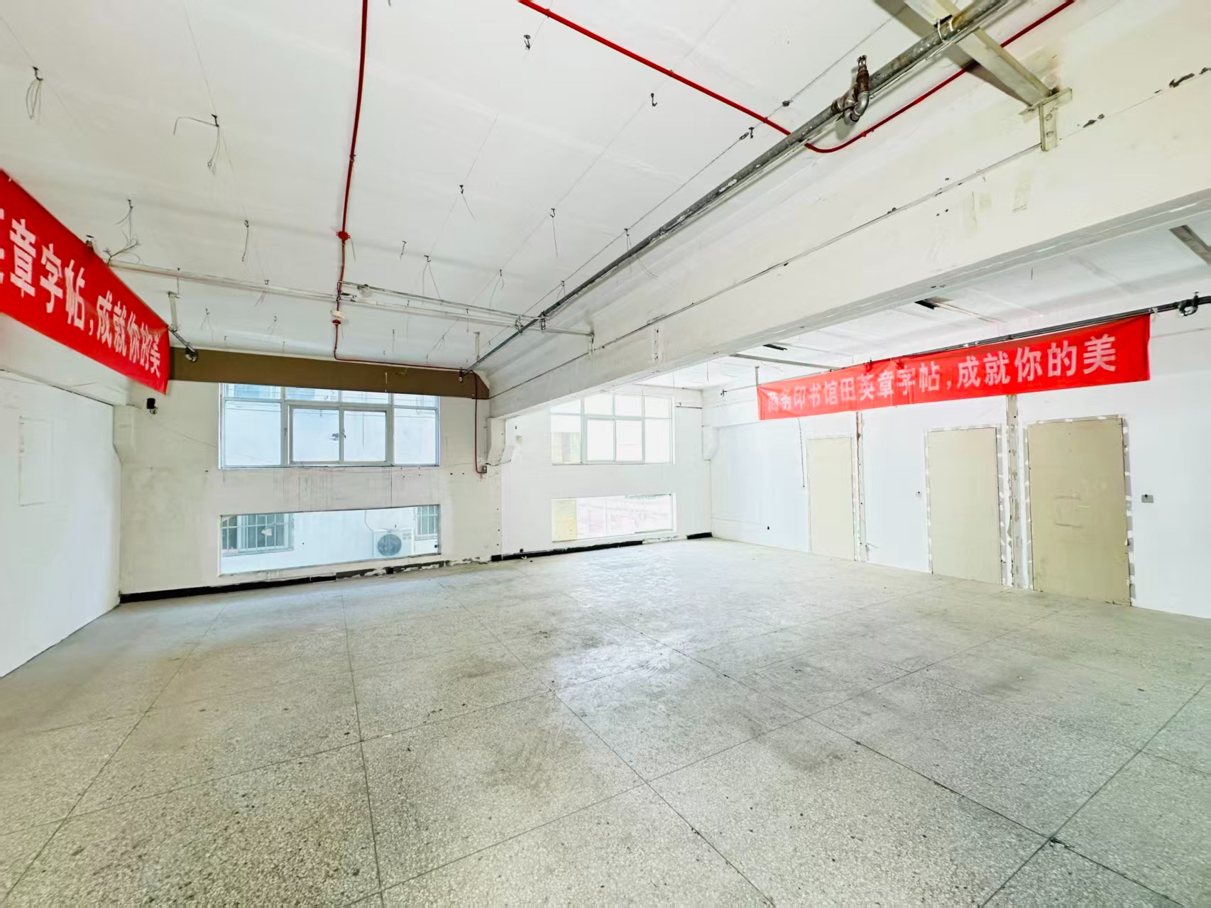 通和农贸产业园重点吸引人工智能应用、数字经济、电商直播、智能制造服务、软件开发、科技创新企业及创业团队入驻
